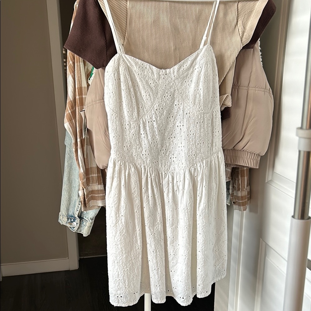 Elegant White Lace Women's Top